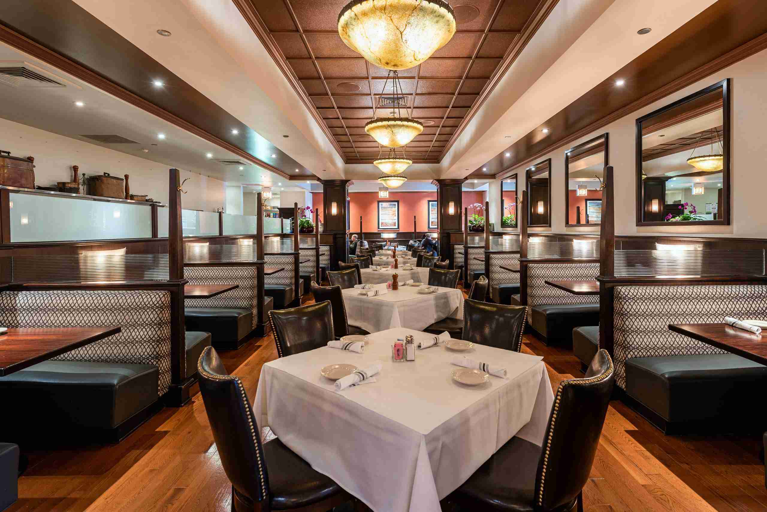 Dining room at Jameson's Charhouse, a steakhouse in Skokie, IL